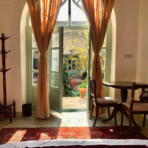  توهم خوب میفهمی هرچند که خری دمت گرم یاد گرفتی خنجر بزنی